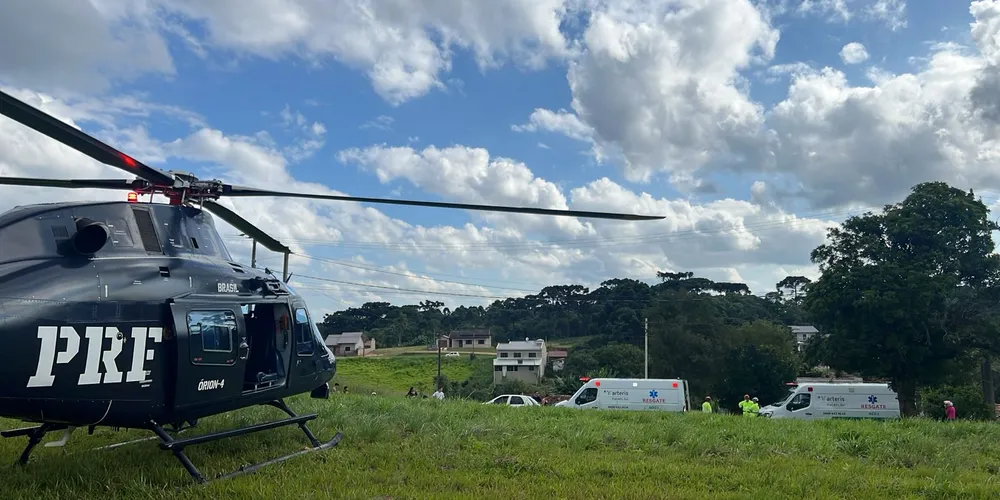 A vítima sofreu traumatismo cranioencefálico (TCE) e múltiplas fraturas, exigindo um atendimento de urgência