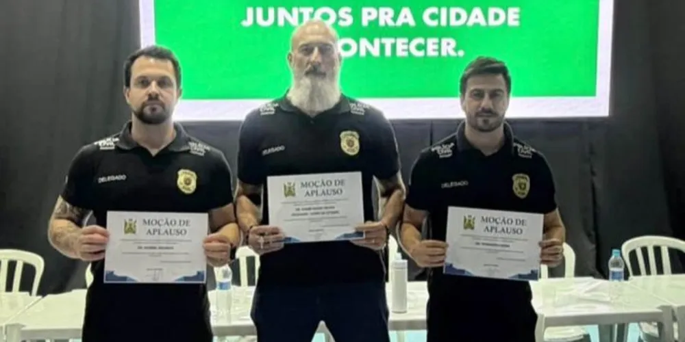 A Moção de Aplauso foi entregue durante a sessão extraordinária realizada no CESCAGE