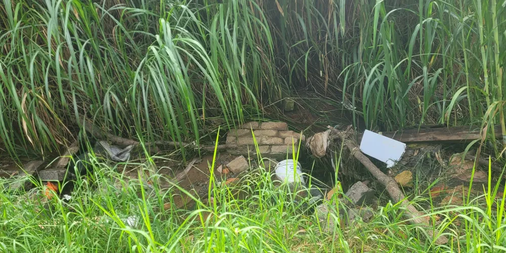 Morador relata que o caso já foi denunciado para as autoridades há pelo menos dois anos