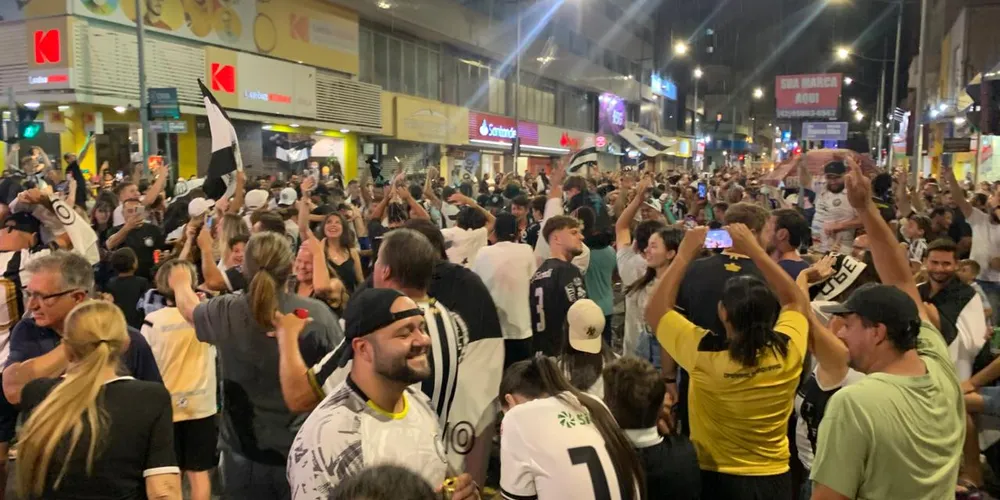 Os alvinegros tomaram conta da Avenida Vicente Machado, para celebrar