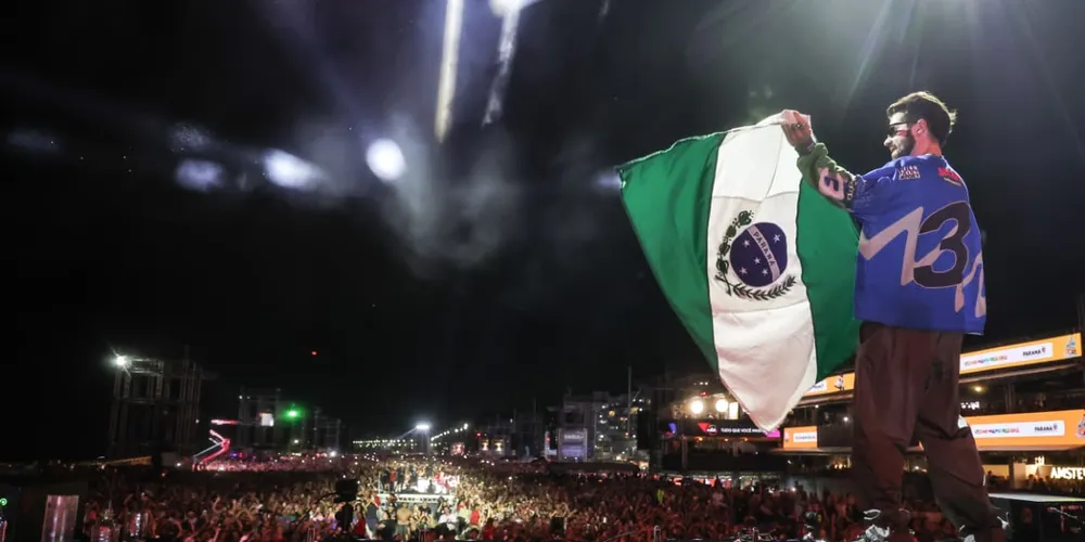 Batidas foram acompanhadas de muitas luzes, lasers, telões com visual futurista