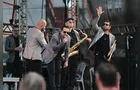 Rock da Big Time Orchestra anima Palco Sunset em Guaratuba
