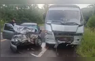 Jovem fica gravemente ferido após colisão entre carro e ônibus