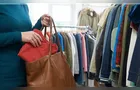 Mulher é presa tentando furtar R$ 2,5 mil em roupas em loja no PR