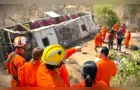 Tragédia: ônibus que levava romeiros capota e deixa 15 mortos