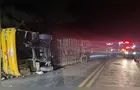 Cinco morrem após ônibus tombar em MG; bebê está entre as vítimas