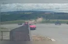 Câmeras registram grave acidente entre motocicleta e carro na BR-153 em Imbituva; veja