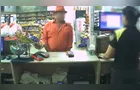 Câmeras registram idoso urinando dentro de conveniência no Paraná
