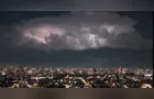 Tempestade no litoral do Paraná registra mais de 6,5 mil raios em uma noite