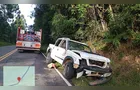 Motorista fica ferido após veículo colidir contra barranco na PR-441