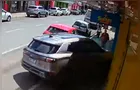 Câmera flagra momento em que motorista atropela pedestre em Jaguariaíva