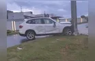 Carro colide contra poste na região do Contorno em Ponta Grossa