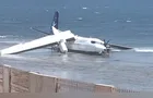 Avião com 55 passageiros faz pouso de emergência em praia na Somália