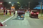Carro tomba após colisão no bairro Oficinas em Ponta Grossa