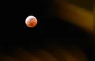 O que é a Lua de Sangue que surgirá com o eclipse nas próximas horas