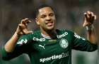 Arias sofre pênalti, Vitor Roque faz dois e Palmeiras vai à semifinal