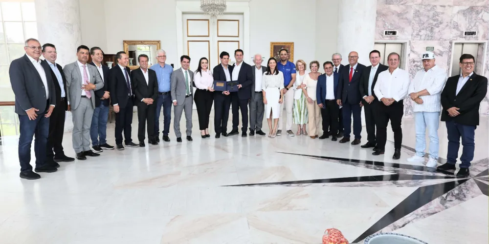 Prefeitas Elizabeth Schmidt e Elisangela Pedroso estiveram reunidas com lideranças do Estado e da empresa