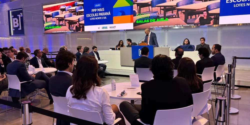 O Governo do Paraná definiu nesta terça-feira (24), na B3, em São Paulo, a empresa vencedora do leilão de concessão do programa Mais Escolas Paraná