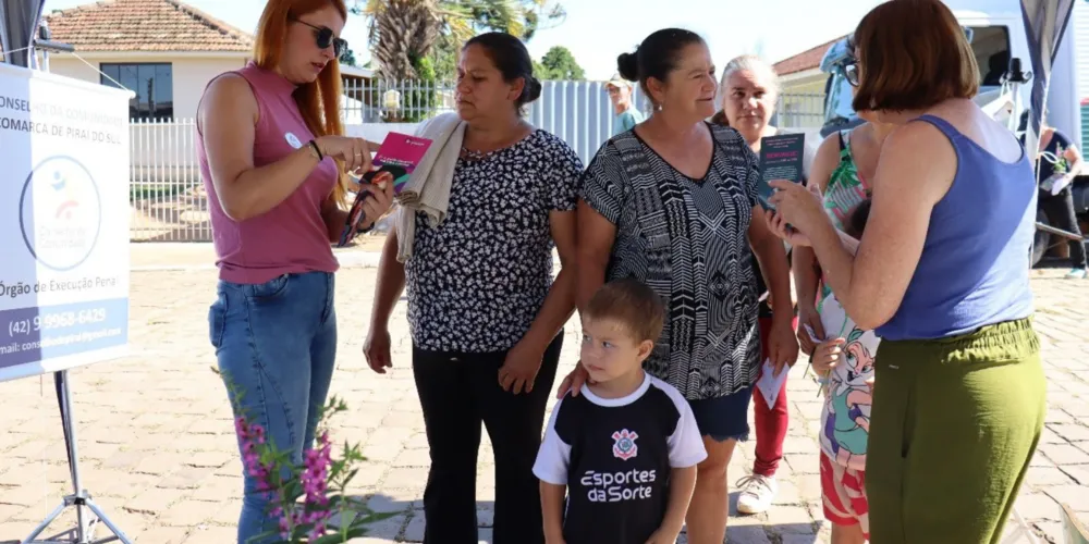 Durante a mobilização, cerca de 100 pessoas foram atendidas