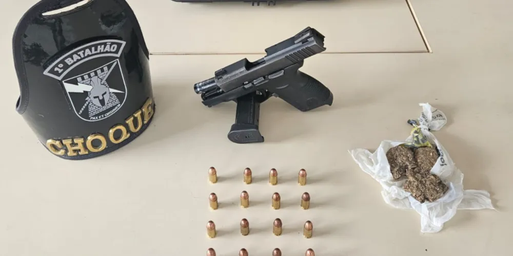 Foi apreendido uma pistola calibre .380, 16 munições do mesmo calibre e 26 gramas de substância análoga à maconha