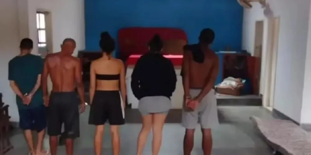 A ação resultou na prisão em flagrante de cinco suspeitos dentro da capela