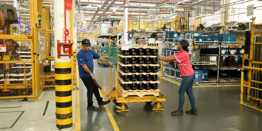 Entre as funções com maior número de vagas estão Alimentador de Linha de Produção (4.987 vagas)