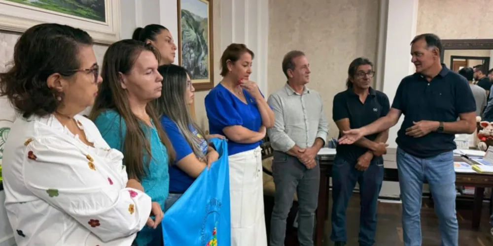 A cerimônia foi realizada no gabinete da Prefeitura nesta quarta-feira (08)