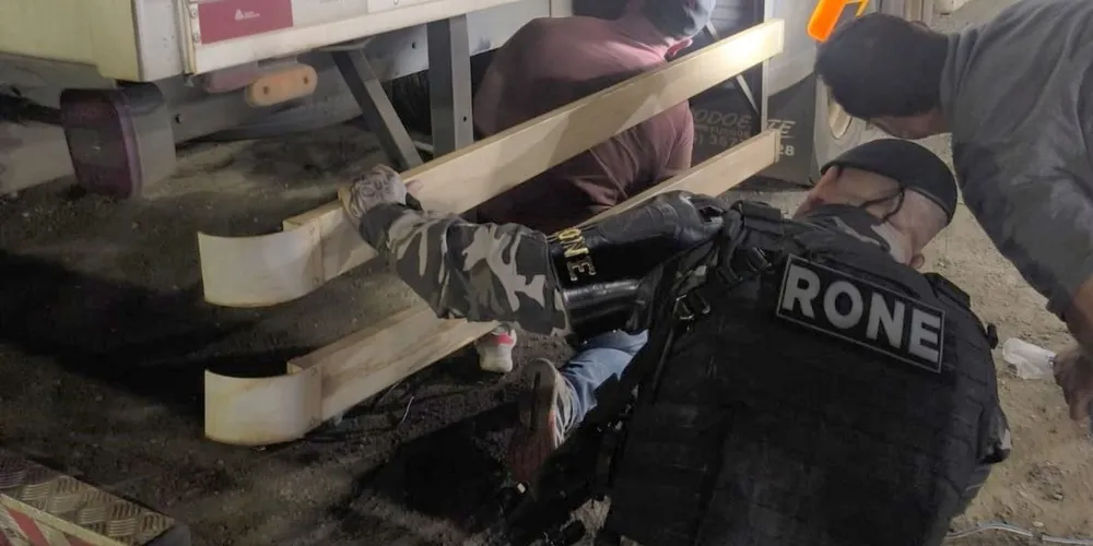 No interior do compartimento, foram localizados aproximadamente 40 mil cigarros eletrônicos