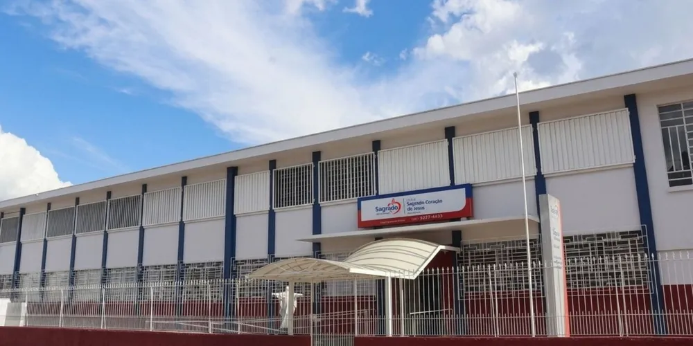 O Colégio Sagrado Coração de Jesus está localizado no bairro Nova Rússia