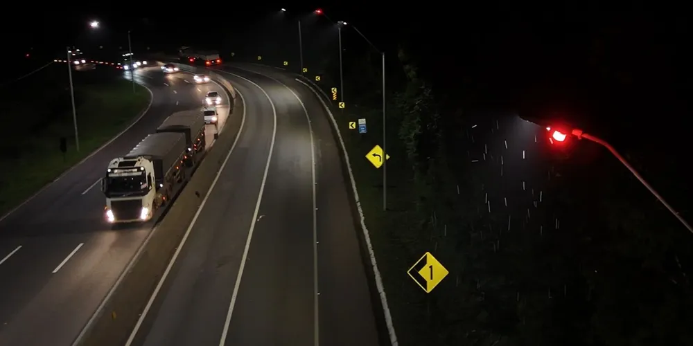 Os refletores ficam ativos durante 24 horas