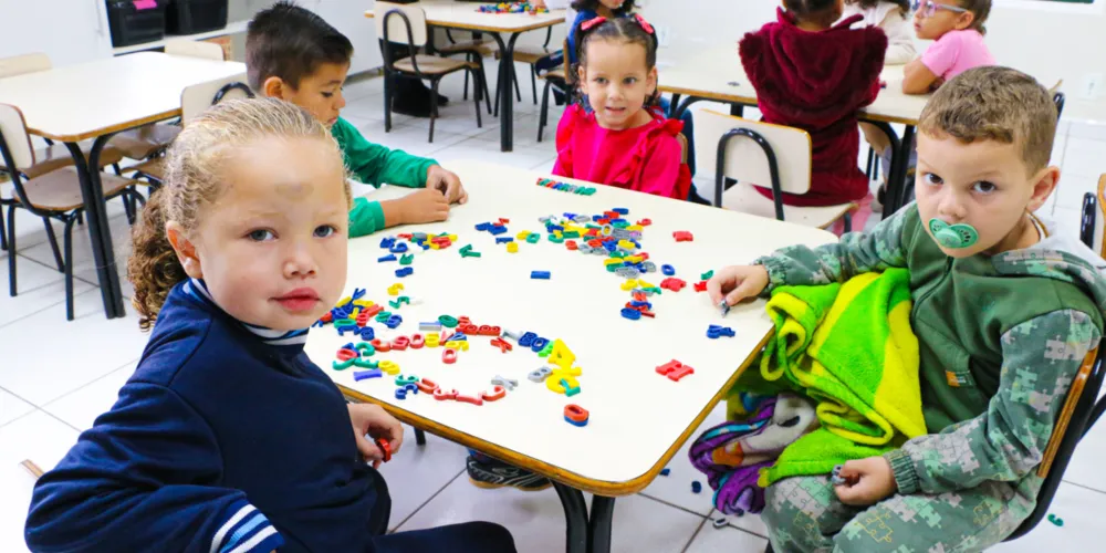 Em outubro de 2025, por exemplo, a fila por vagas em Cmeis chegou a 738 crianças