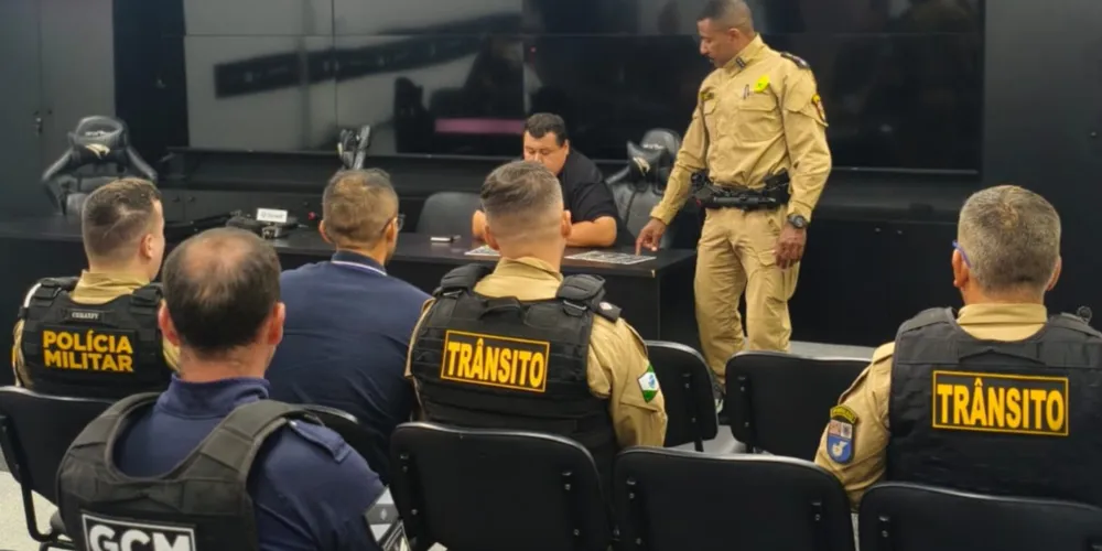 Durante a reunião, foram discutidos aspectos operacionais e administrativos, como bloqueios de vias no entorno do estádio