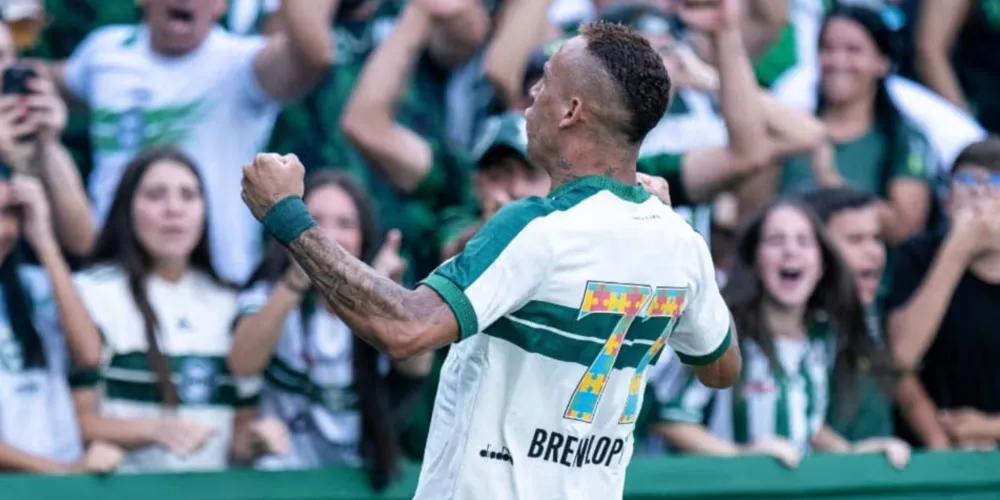 Breno Lopes marcou o primeiro gol do duelo
