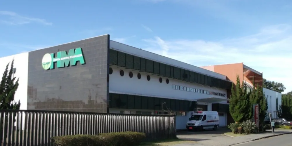 O telhado do Hospital Municipal de Araucária está sendo reformado