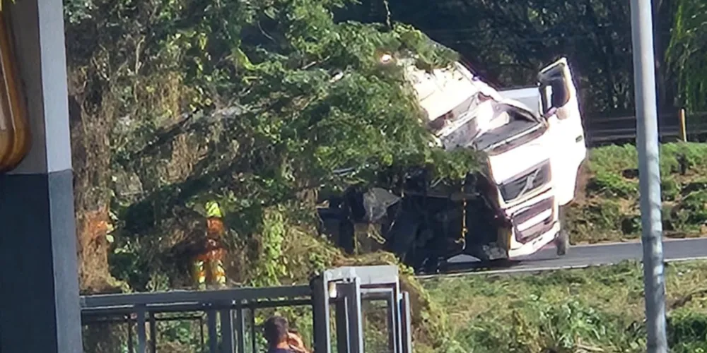 Colisões teriam acontecido no Sentido Curitiba da via