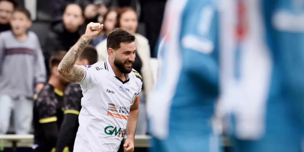 Boschilia marcou dois gols na vitória do Fantasma