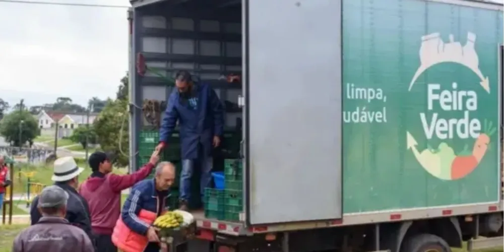 Equipes do Feira Verde estarão trocando recicláveis por frutas, verduras e legumes