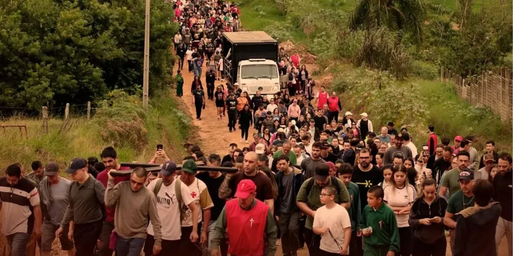 A caminhada tem o percurso de 10 km