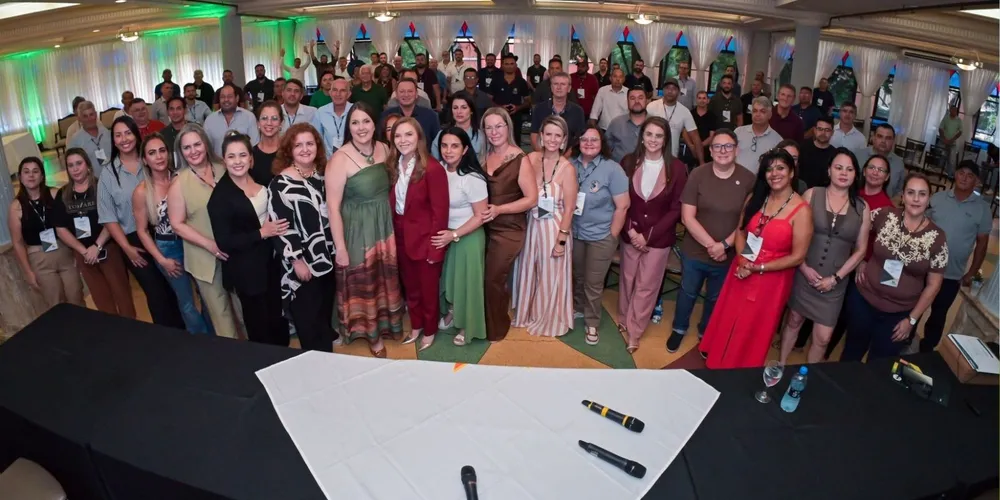 Ao longo da programação, vereadores, assessores e gestores participaram de palestras