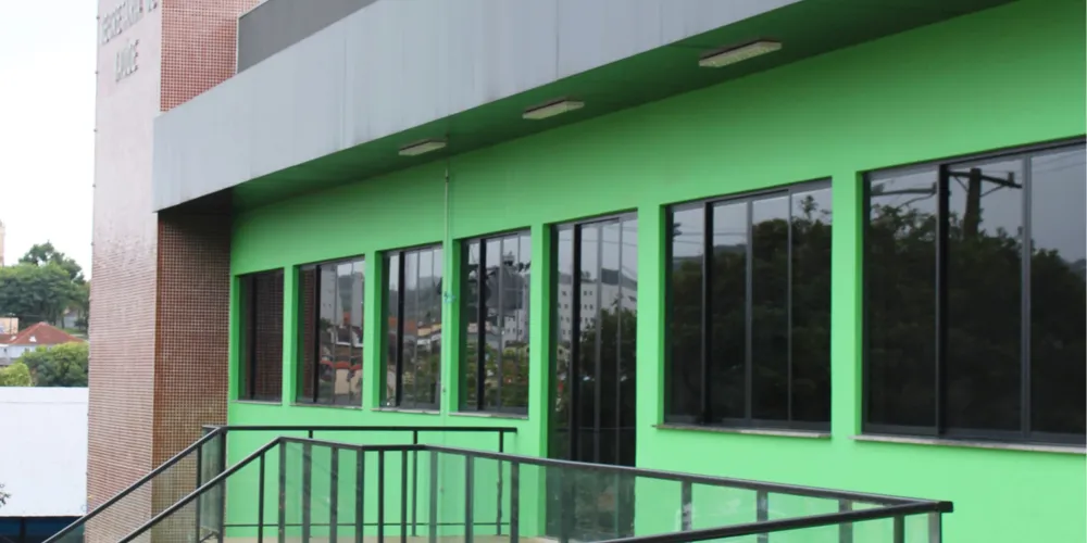 O novo prédio se localiza na frente da antiga sede, na Rua Francisco de Assis Andrade, n° 47, na Vila Rio Branco