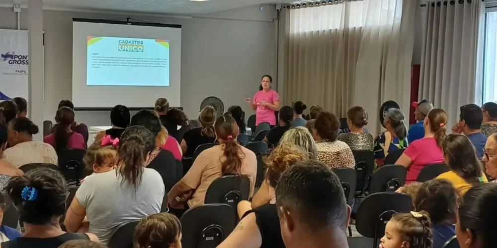 Objetivo do encontro foi acolher as famílias recém-incluídas no programa e orientá-las sobre o funcionamento do programa