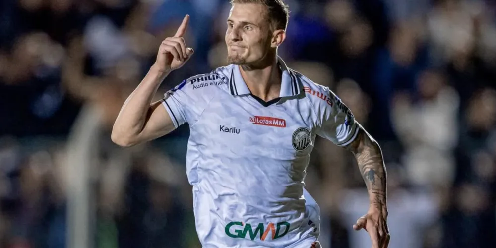 Léo Gaúcho comemorando um gol pelo Operário