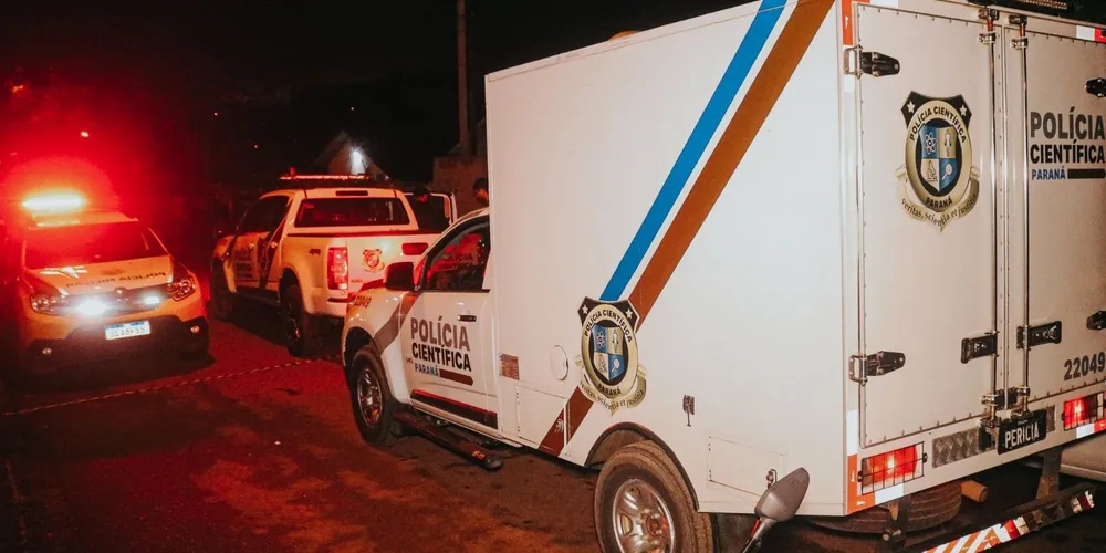 A Polícia Militar acionou a Polícia Civil e a Polícia Científica, retornando ao local onde a vítima foi encontrada