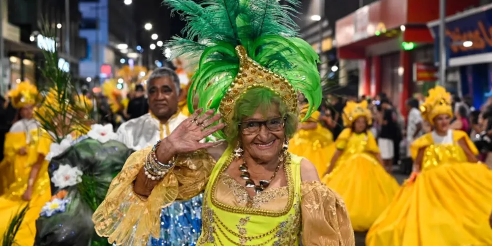 Dona Carmen no Carnaval de Ponta Grossa