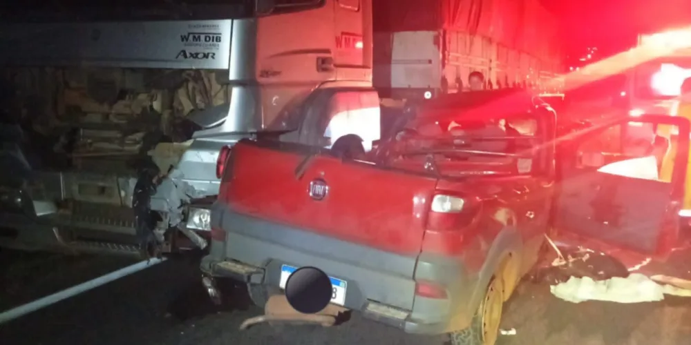 O condutor da Strada, um homem de 28 anos, morreu no local