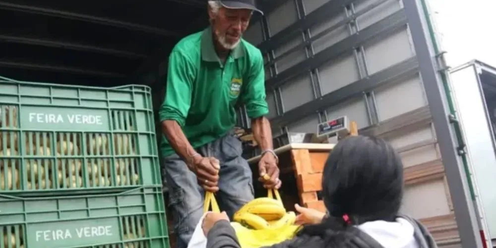 População pode trocar recicláveis por frutas e verduras no Feira Verde