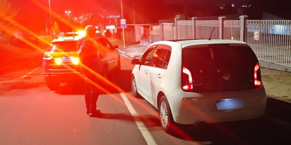 Foi dada voz de prisão ao homem, sendo encaminhado à 4.ª Regional de Flagrantes