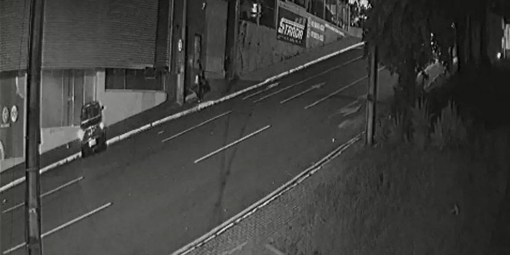 O acidente envolveu o veículo VW Saveiro, conduzido por um homem de 54 anos