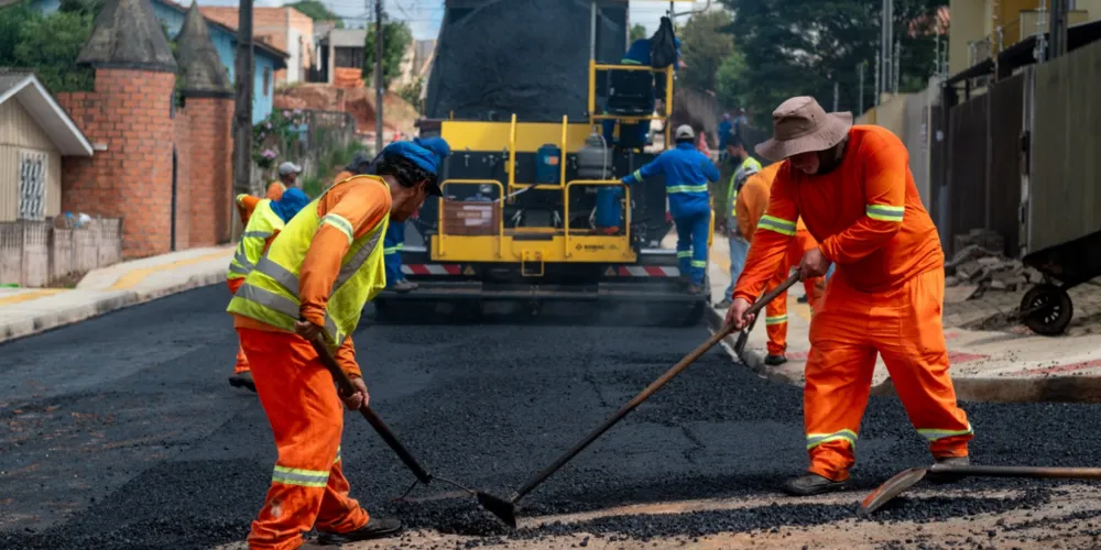Obra em asfalto de Ponta Grossa