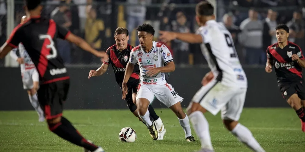 Operário x Atlético-GO na Série B de 2025.